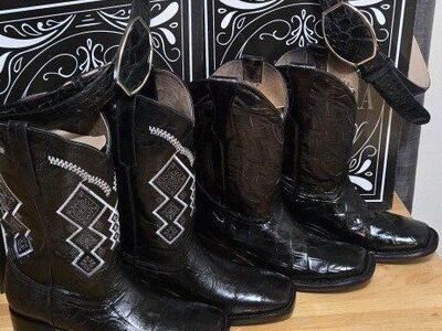 Botas Vaqueras con Cinto
Cowboy Boots with Belt