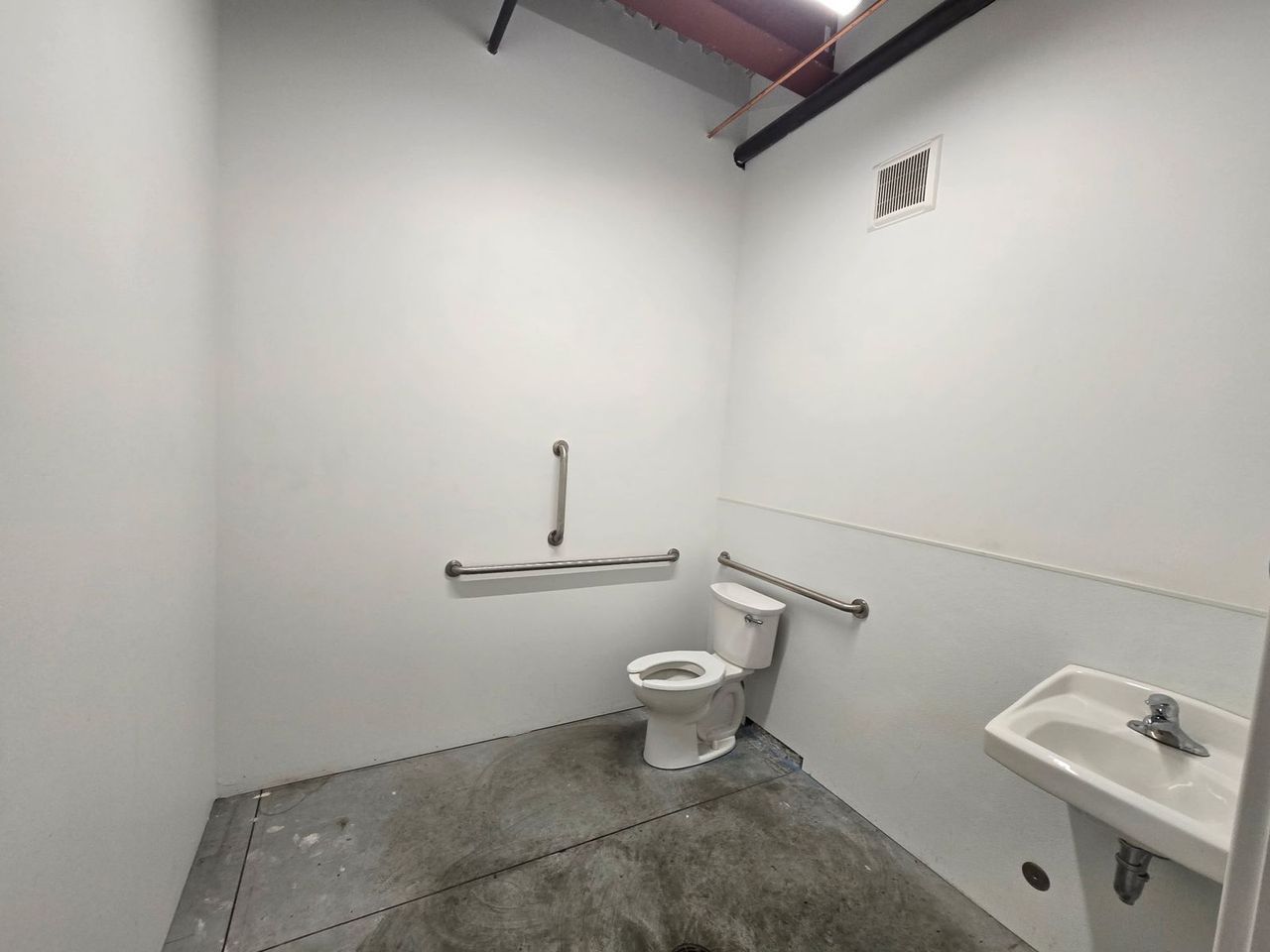 Main image 4