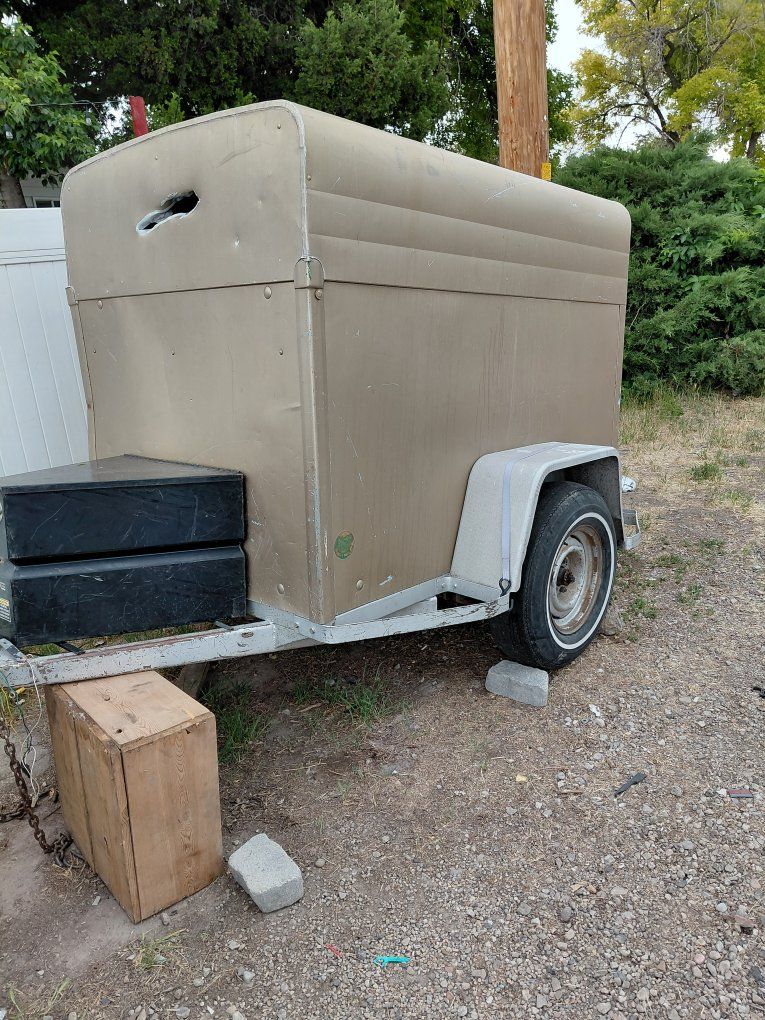 small heavy duty enclosed trailer 
 hea u duty nxm I