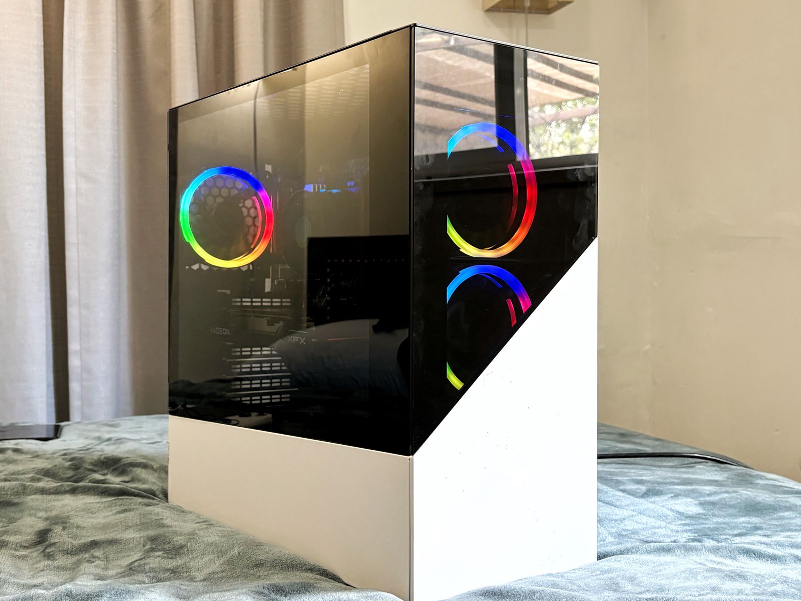 High-End Gaming PC [AMD Ryzen 5-5600X, AMD Radeon RX 6650XT, 16GB RAM, 500GB NVMe SSD]