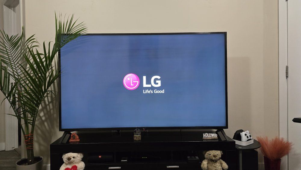 LG 70 inch 4K UHD Smart TV