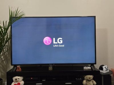 LG 70 inch 4K UHD Smart TV