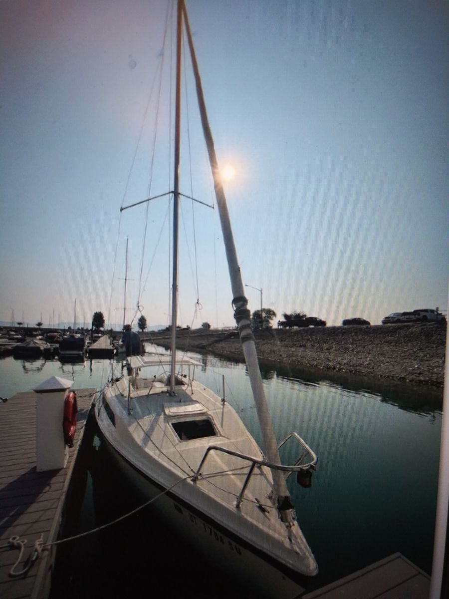 1988 Macgregor 26D sailboat w/outboard