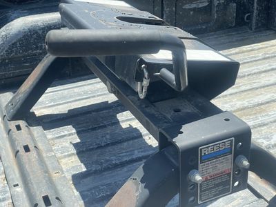 Reese 15K 5th Wheel Hitch w/ Rails & Hardware
