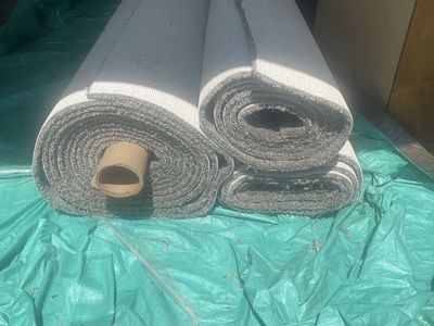 Gray with dark and light flecks Carpet Remnant rolls