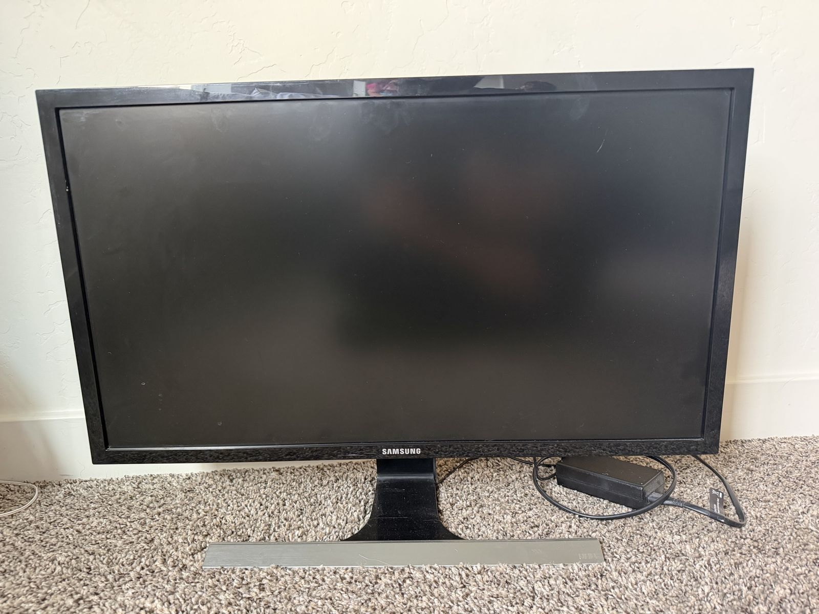 Samsung 28in monitor