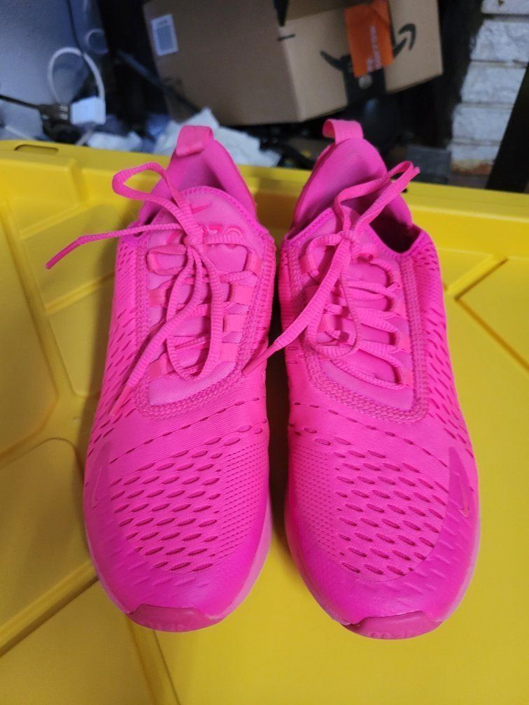Nike Air Max 270 in the all-pink "Triple Pink / Hyper Pink"