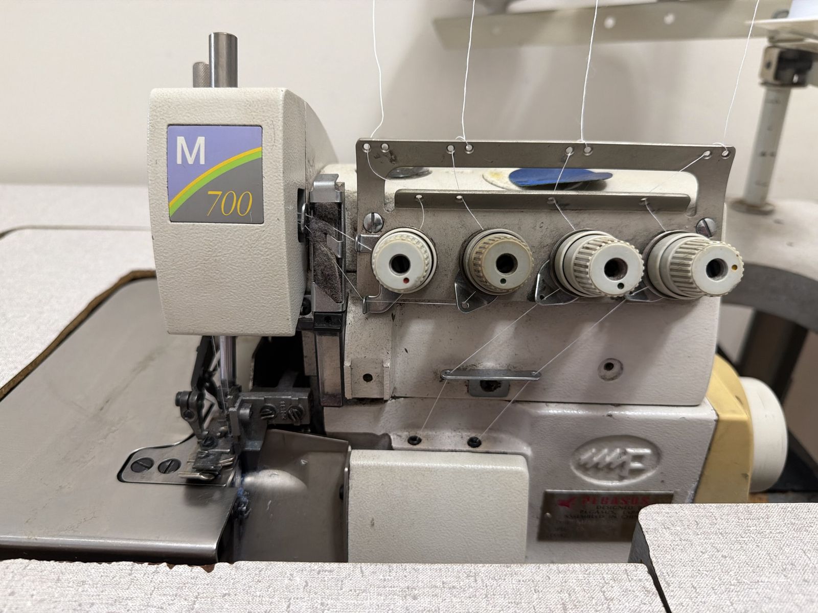 Pegasus M-700 Industrial Overlock / Serger Sewing Machine with Table