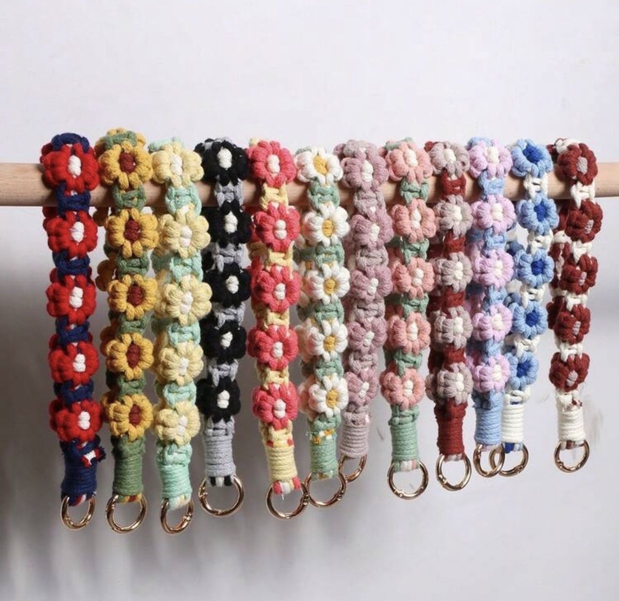 Handmade Macrame Daisy Flower Keychains - Bohemian Style Wrist Lanyards - Multiple Colors