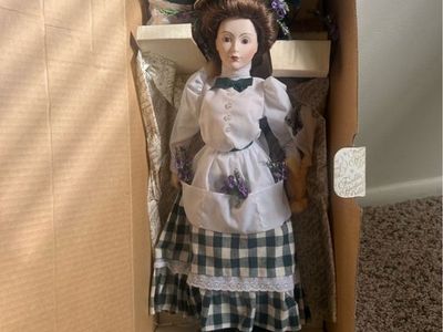 Vintage Franklin heirloom porcelain doll