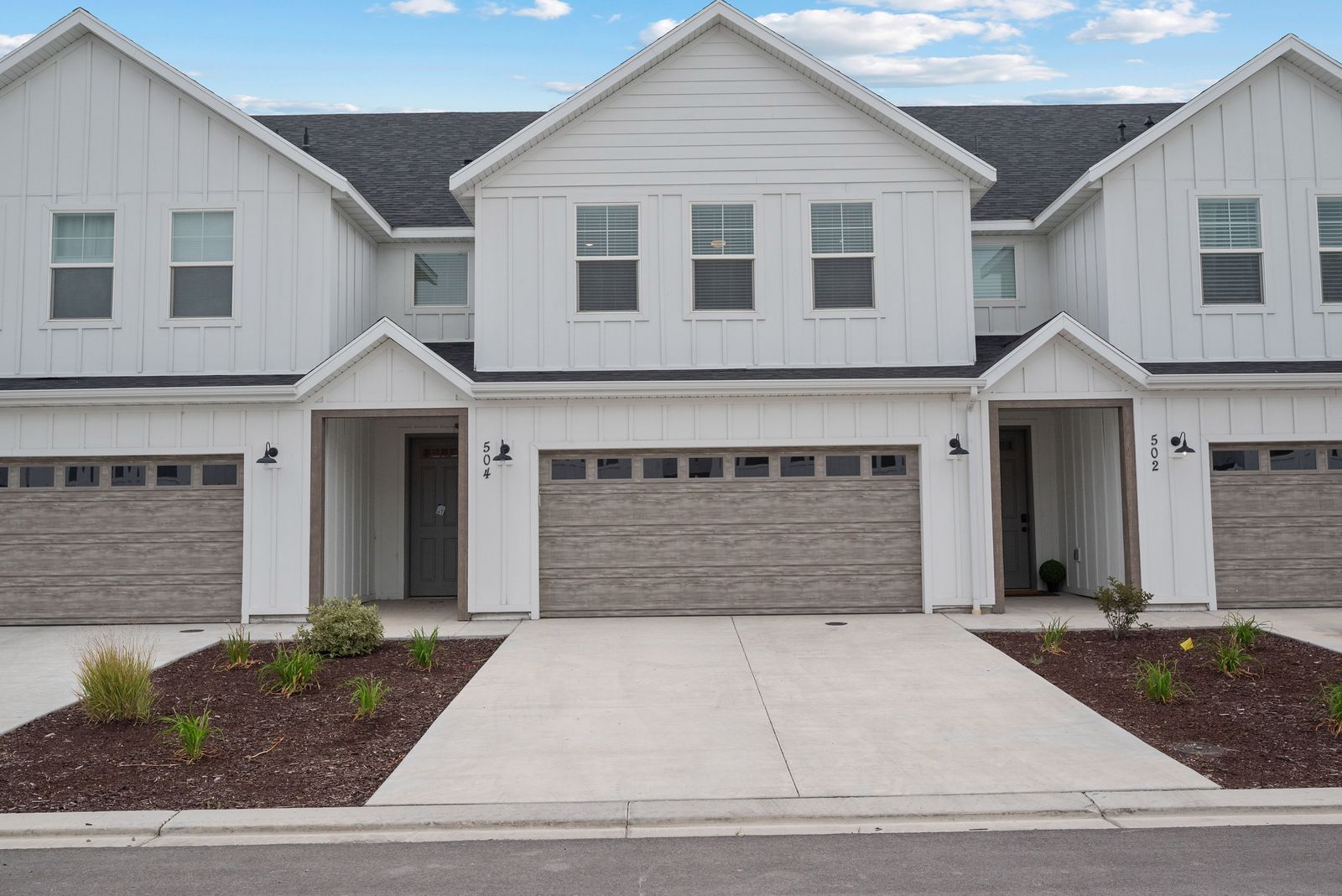 FULLY FURNISHED 3 year old TOWNHOME for rent!