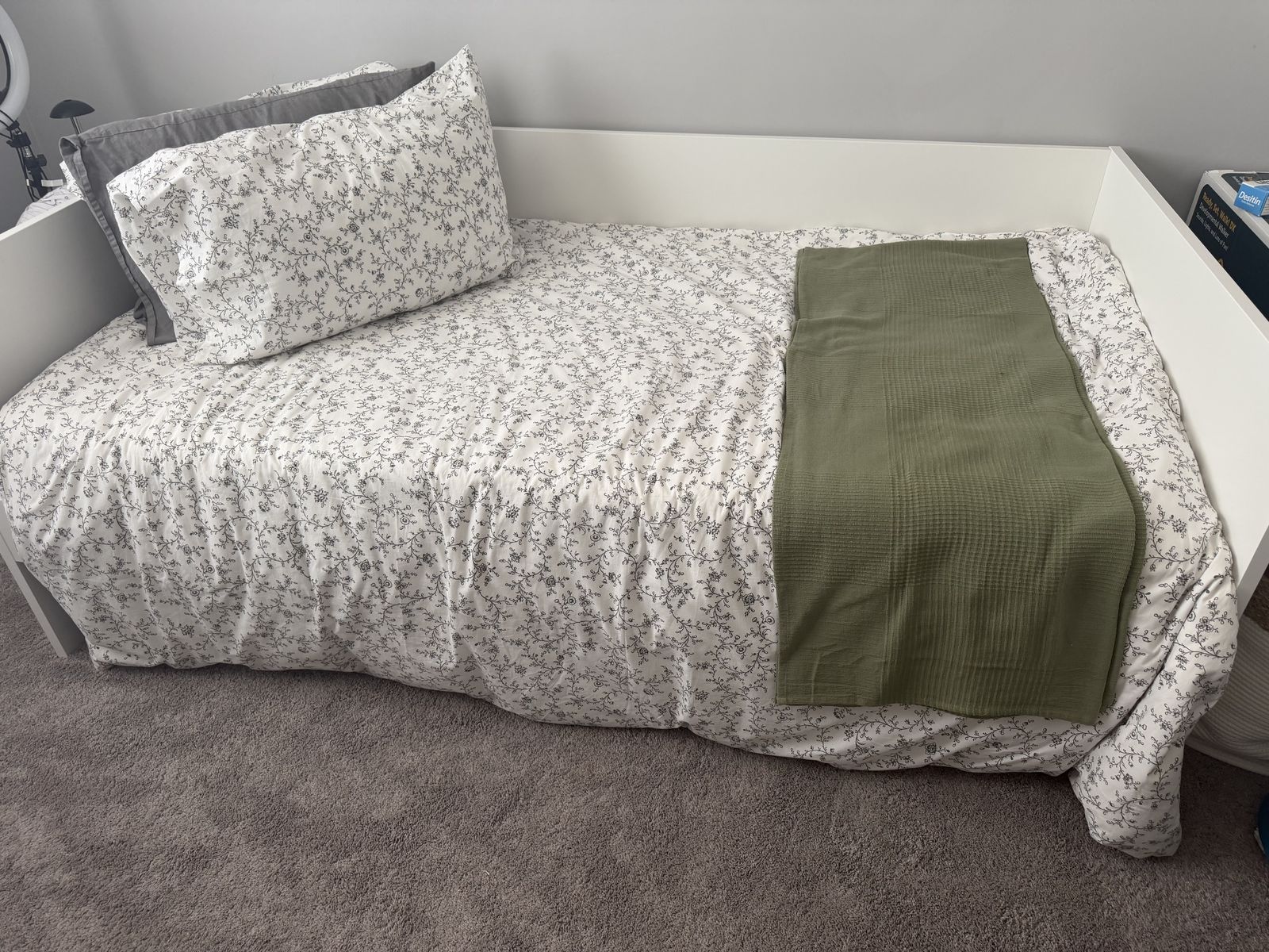 Full size Day bed sheets and mattress BRAND NEW $565 obo