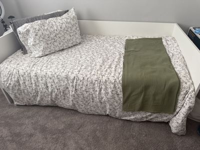 Full size Day bed sheets and mattress BRAND NEW $565 obo