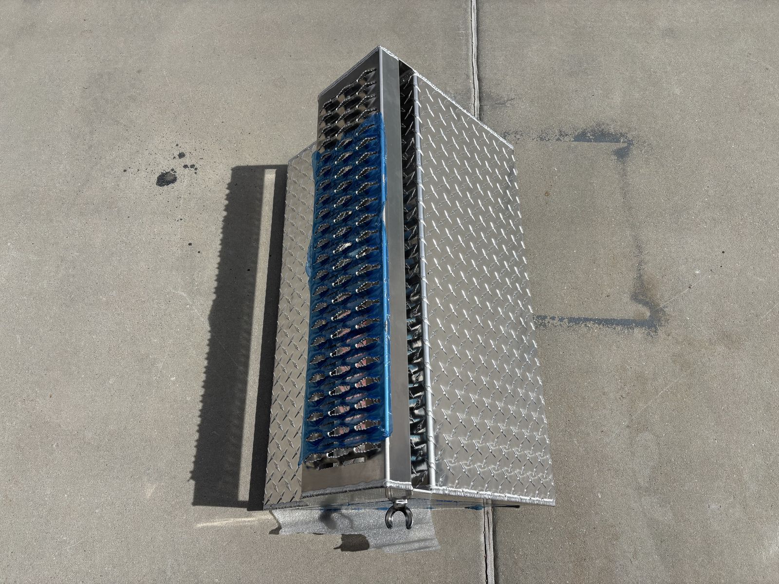 Aluminum Semi Truck Step Diamond Plate Battery Box Step Heavy Duty Diesel Truck