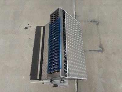 Aluminum Semi Truck Step Diamond Plate Battery Box Step Heavy Duty Diesel Truck