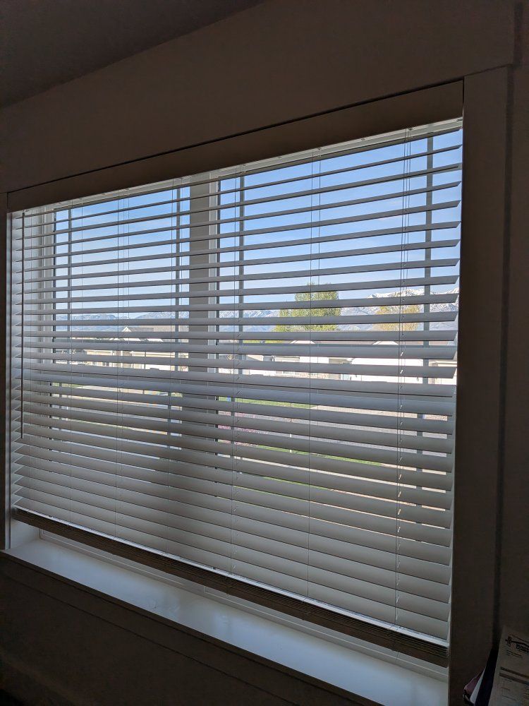 2" Bali 58”x58” Vinyl Blind. Cordless.