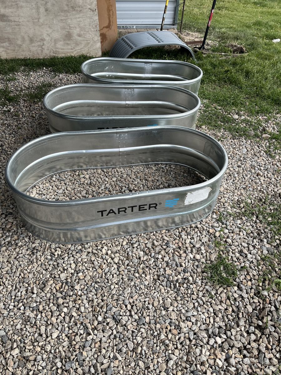 Tarter raised planters