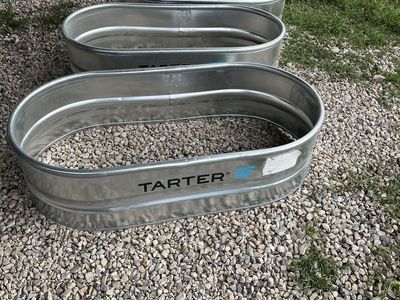 Tarter raised planters