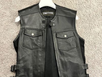 Street & Steel Black Leather Motorcycle Vest Men's Medium Side Adjustments Pockets - Excellent Condition