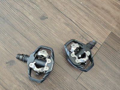 LIKE NEW Shimano SPD clipless pedals