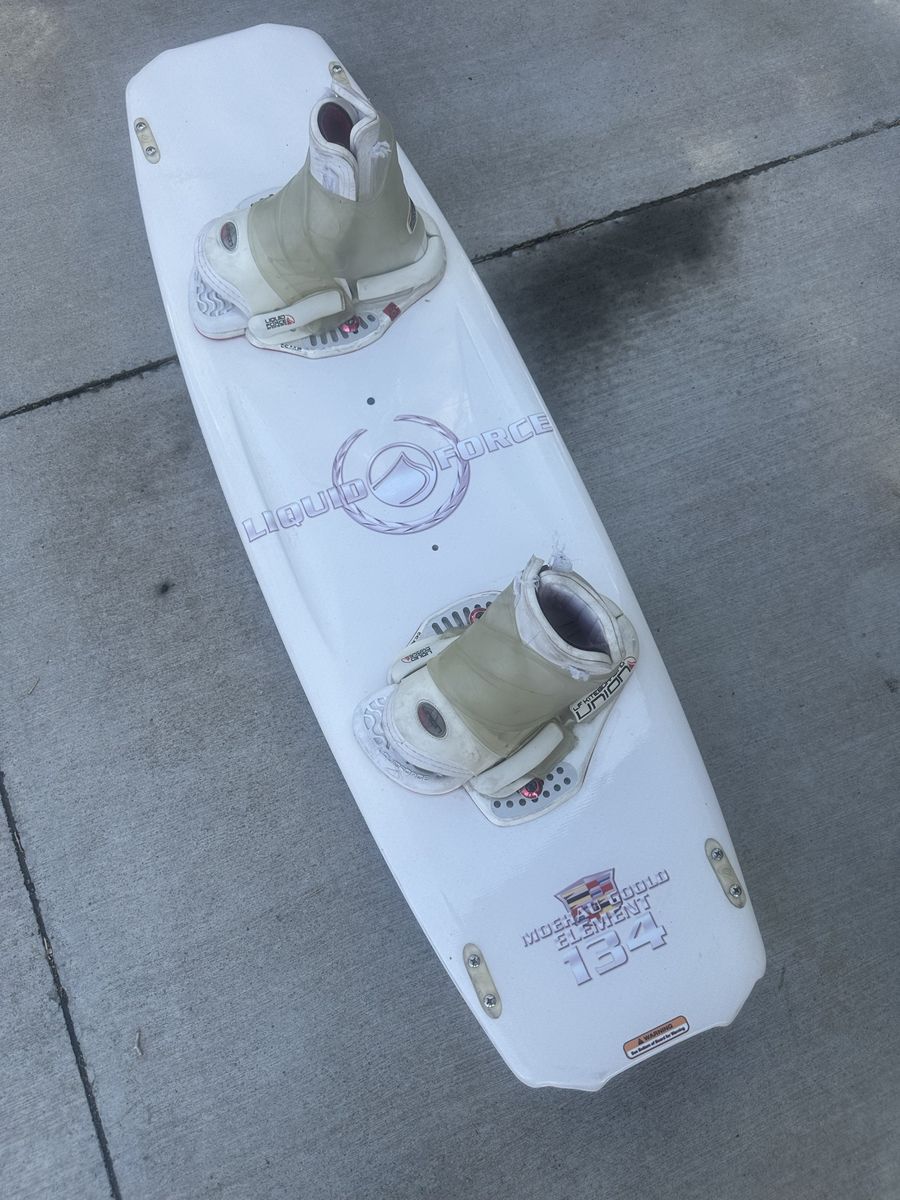 Liquid force 134 cm white wakeboard with liquid force bindings