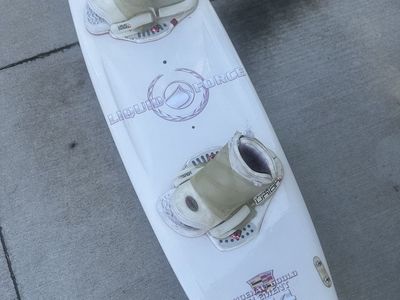 Liquid force 134 cm white wakeboard with liquid force bindings
