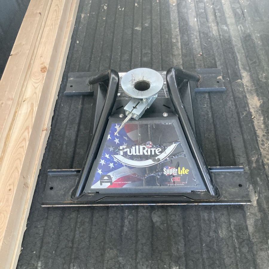 PullRite SuperLite 2600 5th Wheel Trailer Hitch (20,000 lbs weight capacity)