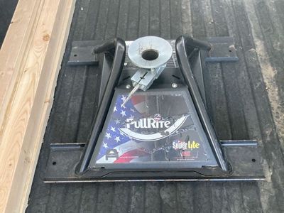 PullRite SuperLite 2600 5th Wheel Trailer Hitch (20,000 lbs weight capacity)