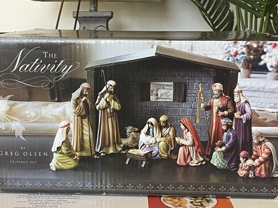 NEW Beautiful GREG OLSEN 12 Pc Nativity Set