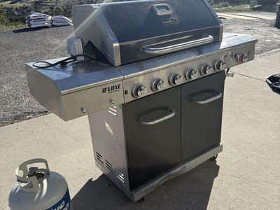 Nexgrill Delux Barbecue w propane tank