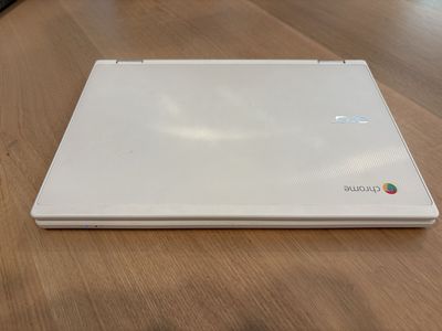 Acer Chromebook R11 Touchscreen Laptop/Tablet BUNDLE - Includes Bag & Charger