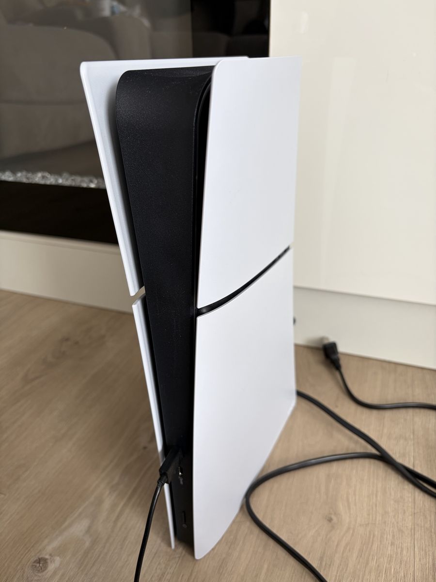Main image 4