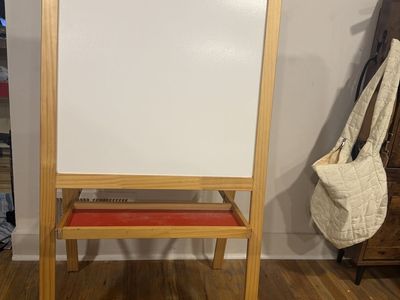 Kids Art Easel – Whiteboard + Chalkboard