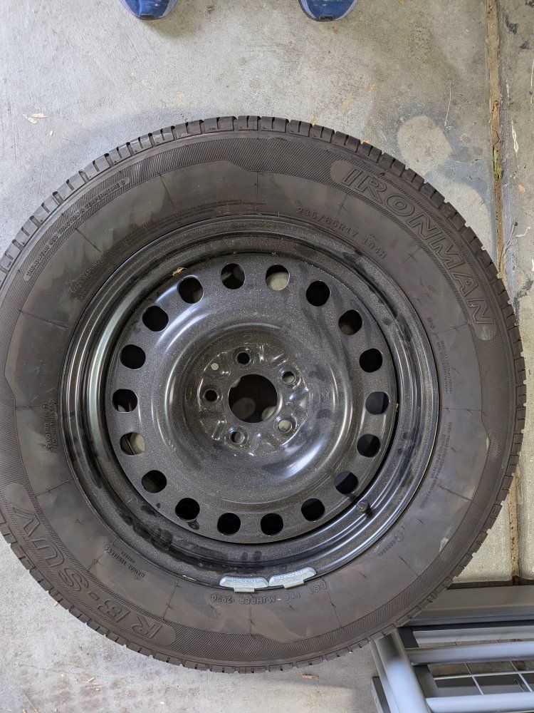 LIke New 235 65R17 104H Ironman RB-SUV w/rim