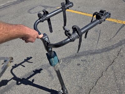Vehicle hitch bike rack