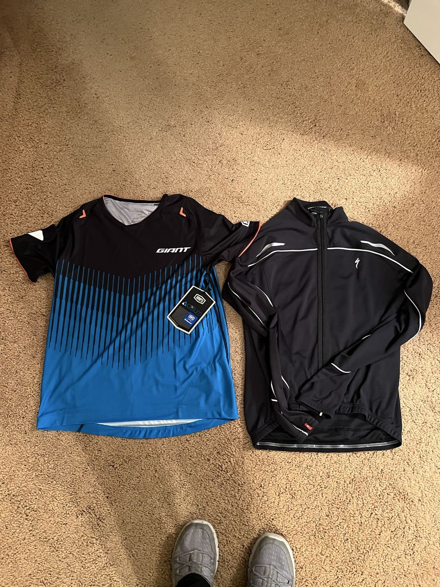 New Giant 100% Celium Men's Small Mountain Bike Jersey, Black/Blue Specialized used Men’s M cycling jacket
