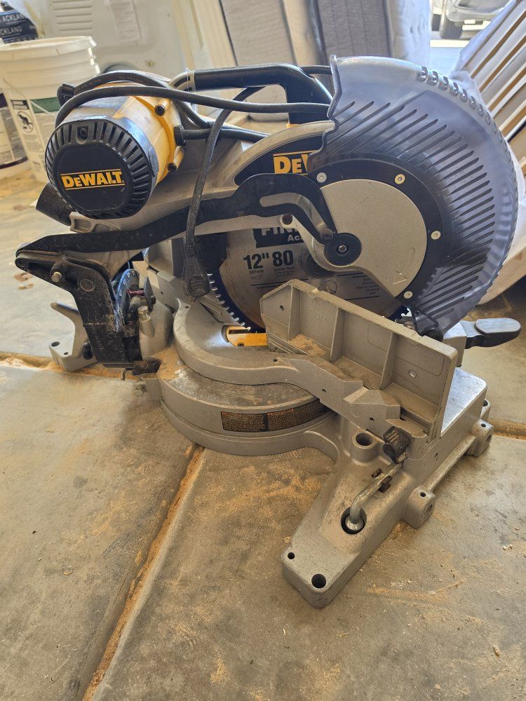 Dewalt DW716 12-Inch Miter Saw