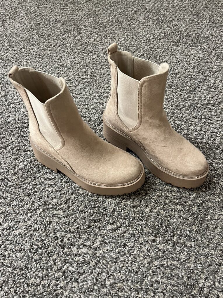 Womens Boots,, Size 7