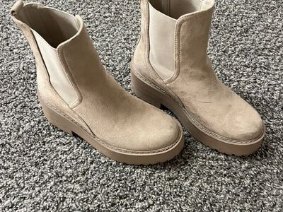 Womens Boots,, Size 7