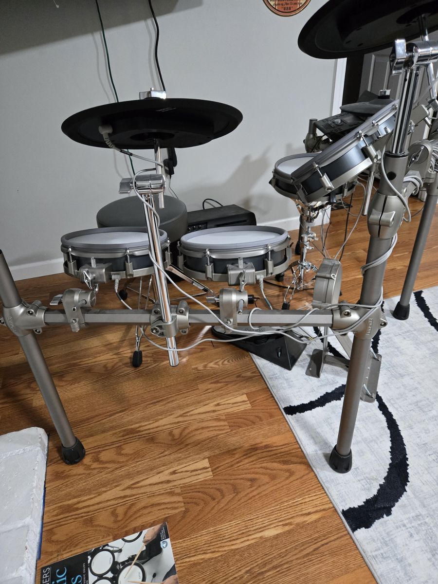 Electronic drum set