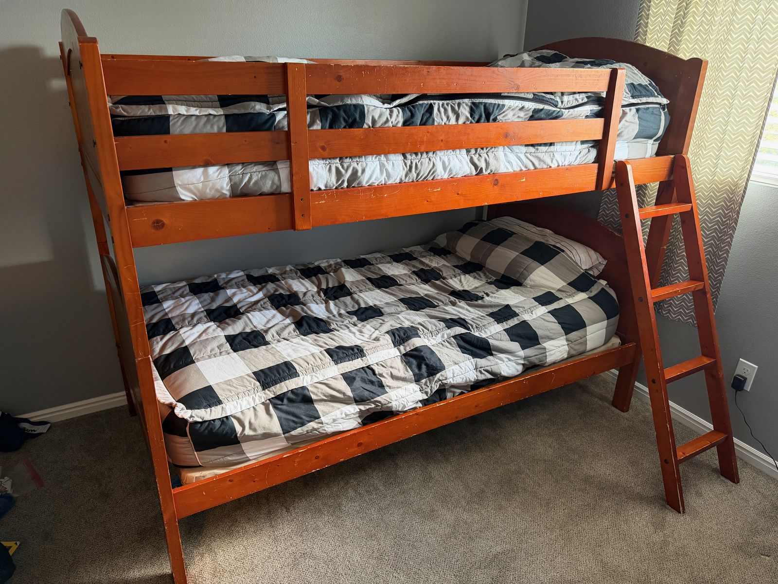 *FREE* Twin size bunk bed - includes 2 matresses and comforters