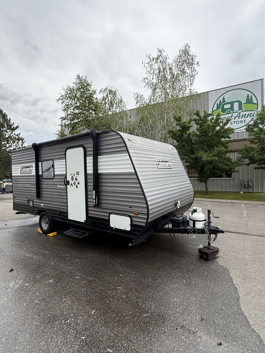 2022 Coleman Lantern 17B Bunk Bunkhouse Travel Trailer with Bunks