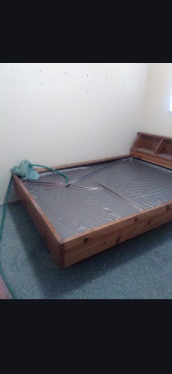 Queen size water bed, excellent condition $300