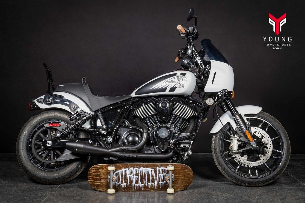 2025 Indian Motorcycle® Sport Chief Ghost White Metallic Smoke