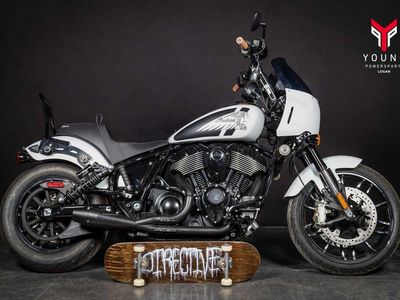 2025 Indian Motorcycle® Sport Chief Ghost White Metallic Smoke
