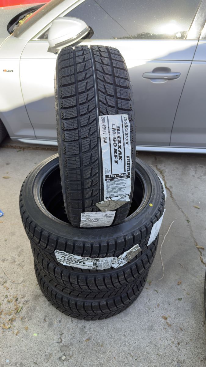 Bridgestone Blizzak LM-60 RFT Winter Tires 205/45R17