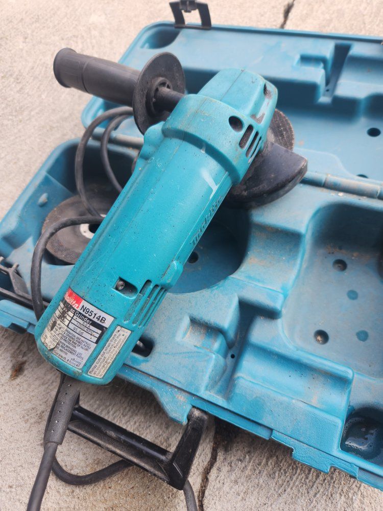 Makita N9514B 4-1/2" Angle Grinder with Case - Used