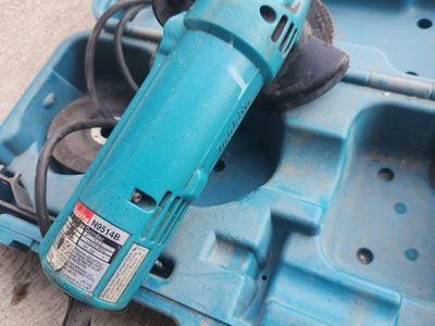Makita N9514B 4-1/2" Angle Grinder with Case - Used