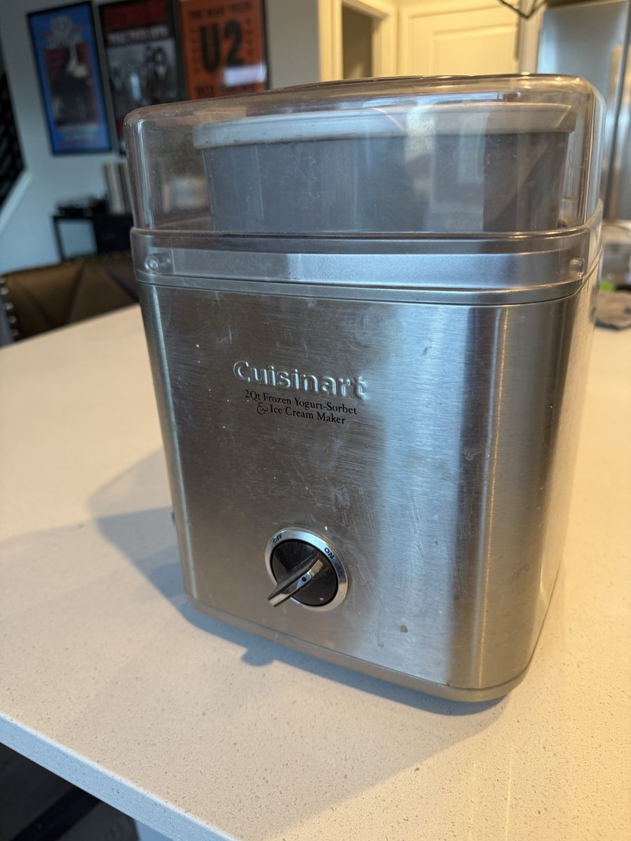 Cuisinart 2 quart frozen yogurt, ice cream maker