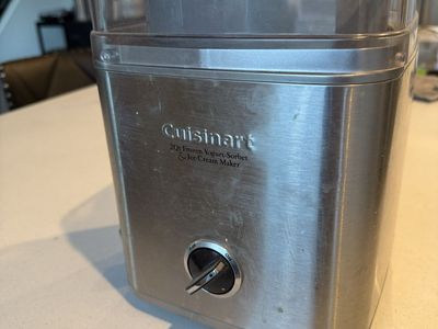 Cuisinart 2 quart frozen yogurt, ice cream maker